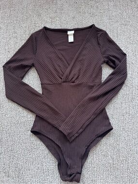H&M Ribbed Long Sleeve V-Neck Bodysuit - Dark Brown